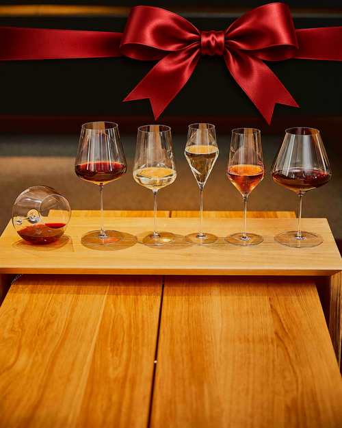 Zalto glasses with a red Christmas ribbon - digital gift card inspiration